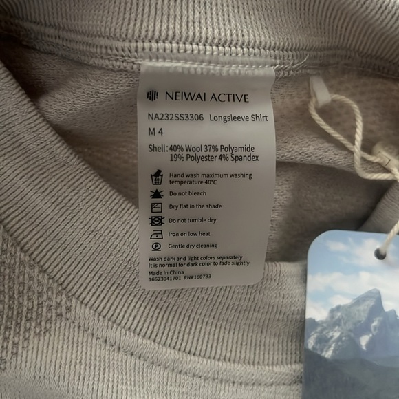 SOLD - NWT Neiwai Wool Seamless Mock Neck Top Thumbholes Medium US 4 Reg. $109 - Picture 6 of 16